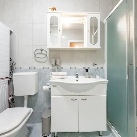 Sea Breeze Apartment *